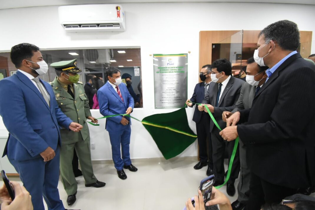 Governador Inaugura Centro Integrado De Comando E Controle E Celebra