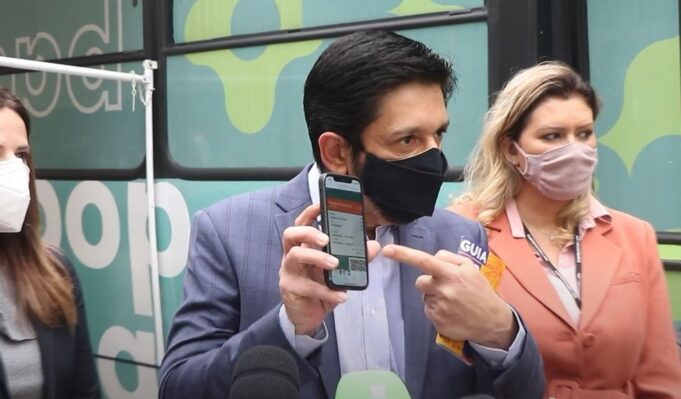 Comprovante de vacinação contra Covid é exigido em 19 capitais