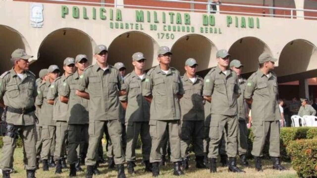 Comandante-Geral da PMPI, CEL PM Scheiwann Lopes, participou do lançamento da ação e recebeu a tropa formada pelos alunos