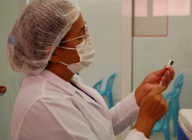 Vacinação começa nesta segunda-feira (3)