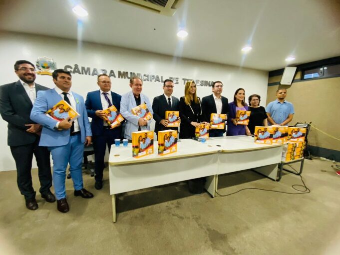 Prefeitura de Teresina entrega Relatório de Gestão Consolidado 2022 na Câmara Municipal