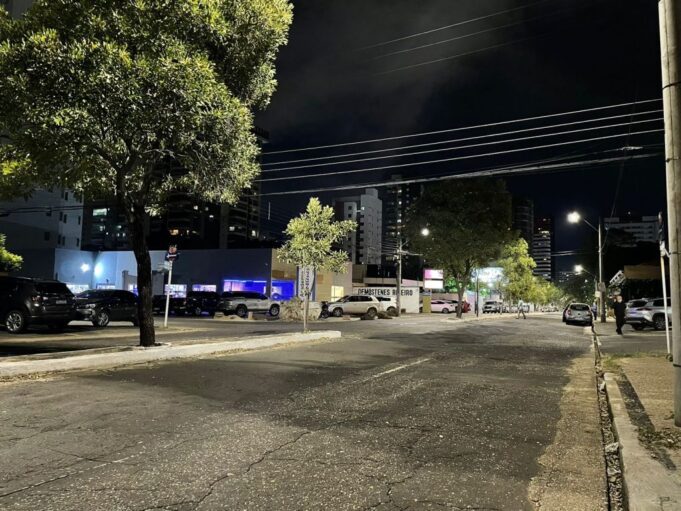 Prefeitura de Teresina instala 28 novos postes e amplia iluminação pública da Avenida Elias João Tajra