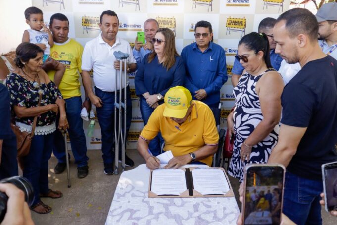 Prefeito assina ordem de serviço da rua Braz Honório no Santa Maria da Codipi