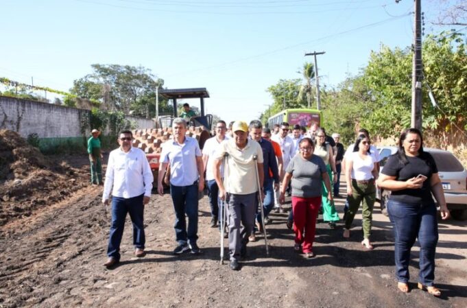 Prefeito Dr. Pessoa vistoria início da obra de recuperação da estrada do Boa Hora