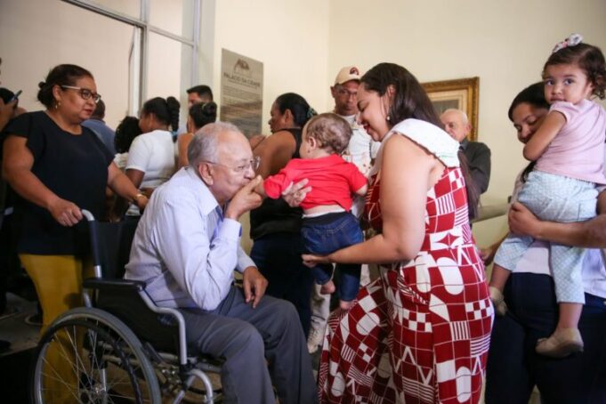 Prefeito Dr. Pessoa recebe moradores do bairro Monte Castelo no Palácio da Cidade