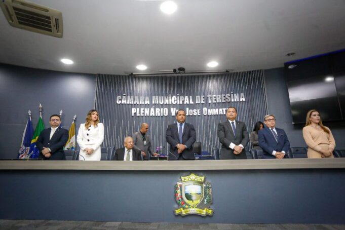 Dr. Pessoa prestigia entrega do prêmio Mérito Legislativo