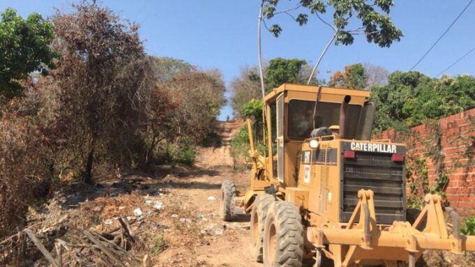 SAAD Sul atua em limpeza e terraplanagem nos bairros Santo Antônio e Vamos Ver o Sol
