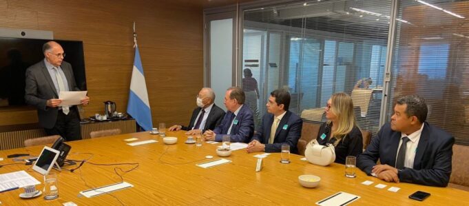 Prefeito Dr. Pessoa visita sede da Agência Francesa de Desenvolvimento (AFD) em Brasília