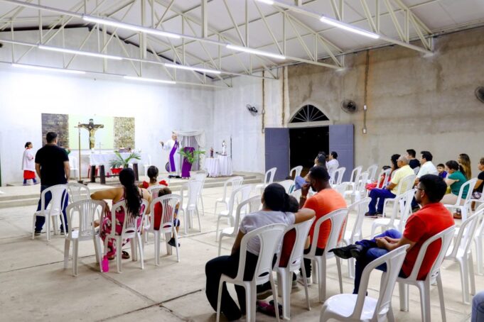 Prefeito de Teresina inaugura Iluminação de praça no Santa Maria da Codipi e promete mais melhorias na região