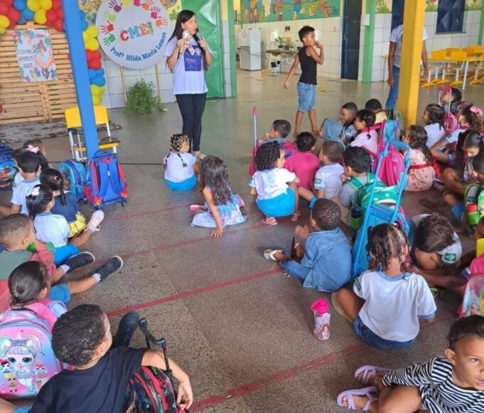 Acolhida no CMEI Hilda Maria Lemos faz alusão ao autismo