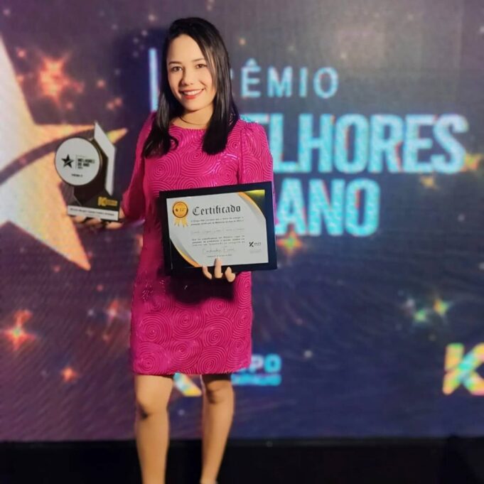 Pedagoga da Rede Municipal recebe prêmio destaque de Melhor Coordenadora Escolar