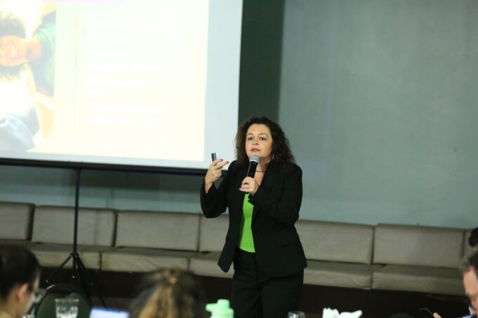 Jornalistas participam de workshop sobre hidrogênio verde com representante da ONU