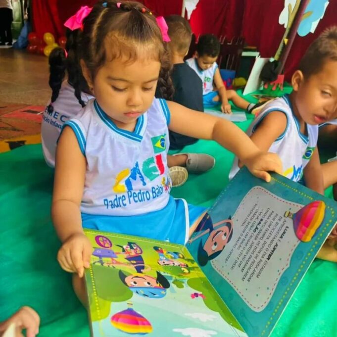 Projeto de leitura do CMEI Pedro Balzi apresenta obras de Vinícius de Moraes