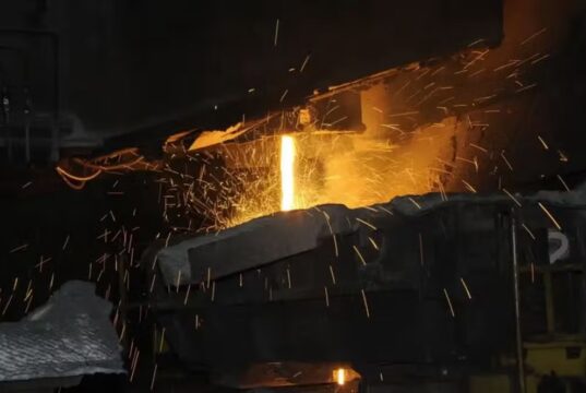 Empresas brasileiras que podem sofrer impactos positivos ou negativos com as tarifas de Trump, de acordo com relatório.