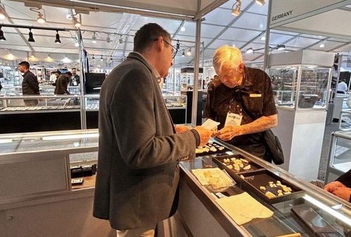 As opalas de Pedro II se destacam na maior feira internacional de joias e pedras preciosas nos Estados Unidos.