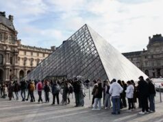 Roubo no Louvre: presos confessam participação na invasão do museu, mas joias da coroa francesa seguem desaparecidas, afirma polícia