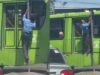 Vídeo: motorista sobe em placa para manobrar ônibus durante desvio de obra no Dirceu, em Teresina
